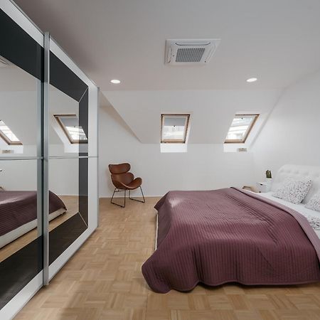 פראג Dot 3 Bdr Apartment With Tyn Cathedral View & Ac מראה חיצוני תמונה